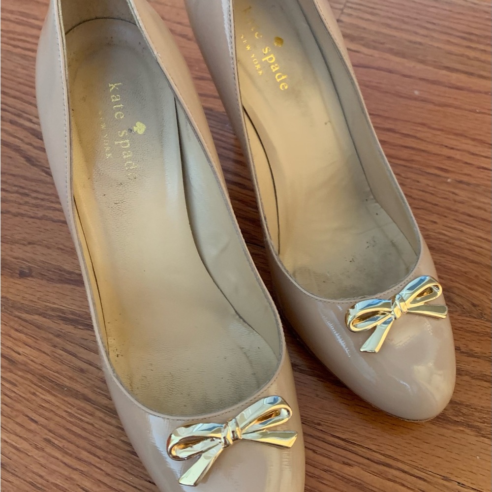 Kate Spate, 8 1/2 heels, Tan Patent leather with Gold Bow
